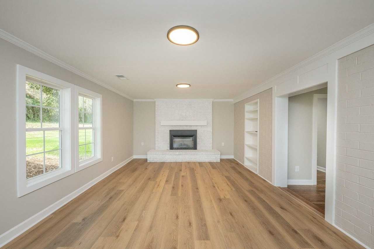 1106 Morningside Dr - Photo 5 of 30