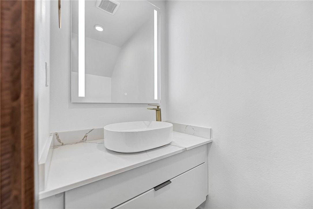 1112 Emilia Ave - Photo 7 of 29