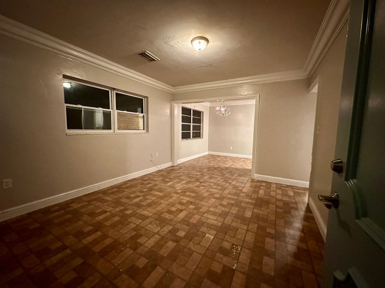 430 N Brink Ave - Photo 3 of 13