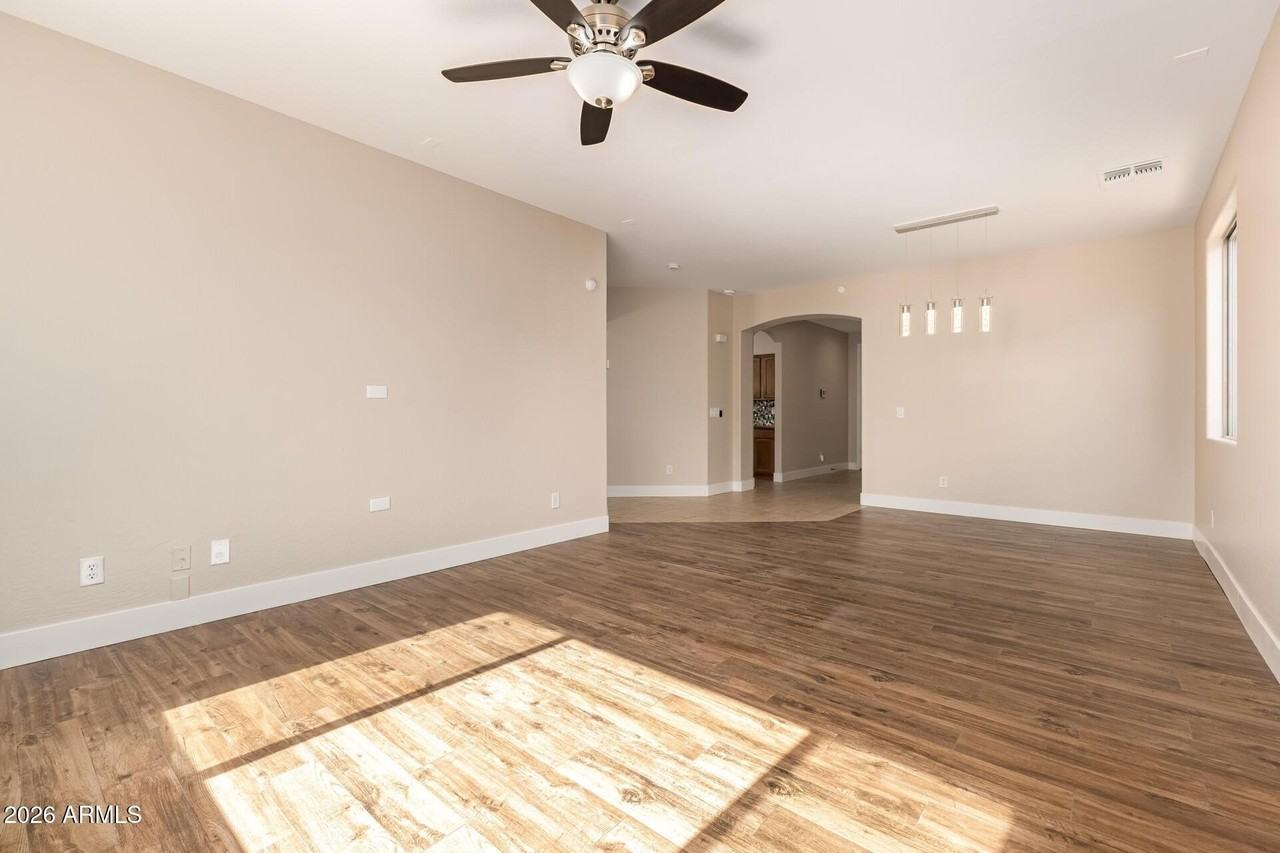 10625 E Knowles Ave - Photo 4 of 38