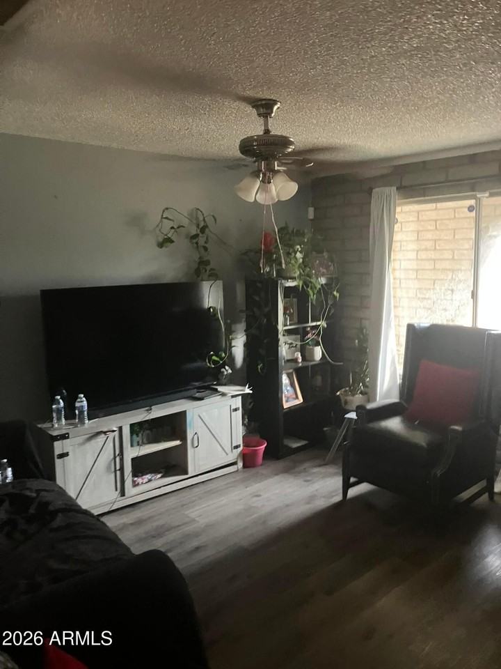 4214 W Lewis Ave - Photo 5 of 13