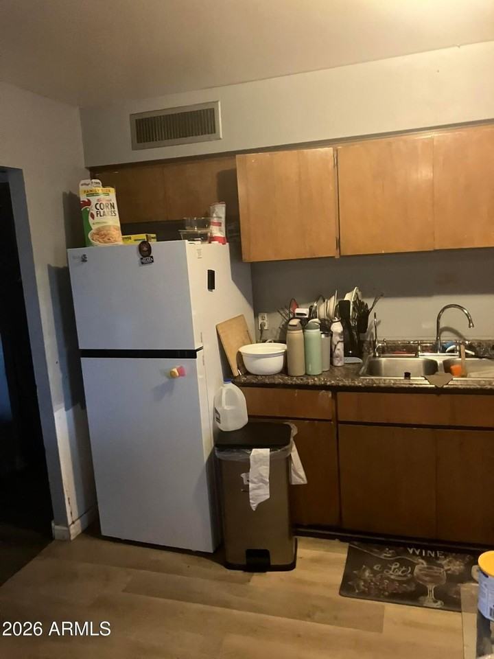 4214 W Lewis Ave - Photo 7 of 13
