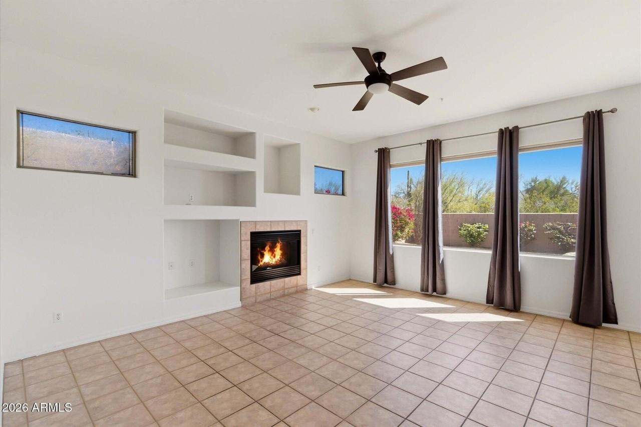 9331 E Mark Ln - Photo 4 of 26