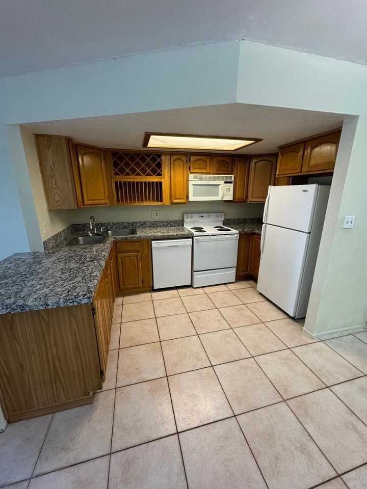 16402 N 31st St #119 - Photo 6 of 15