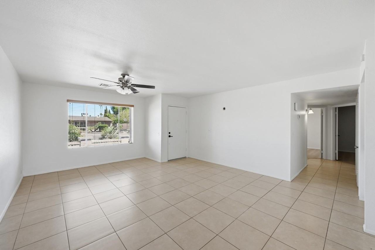 5229 E Winchcomb Dr - Photo 5 of 25