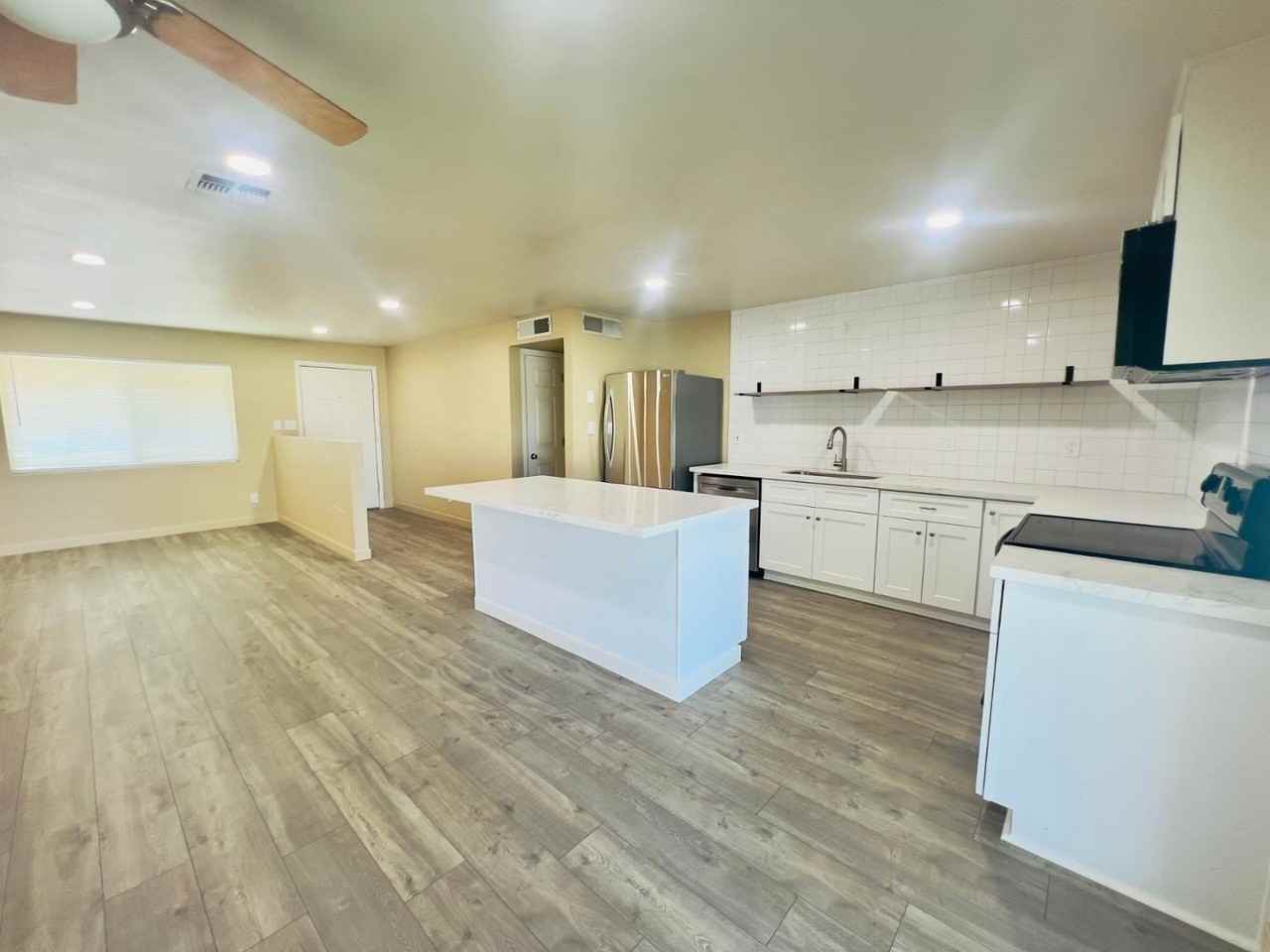 4016 E Eugie Ave - Photo 4 of 12