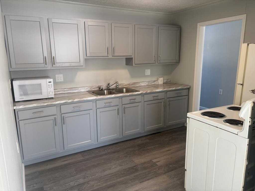 1369 Lawsonham Rd Apt 2 - Photo 3 of 10