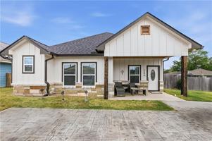 featured image of 1200 Military Dr