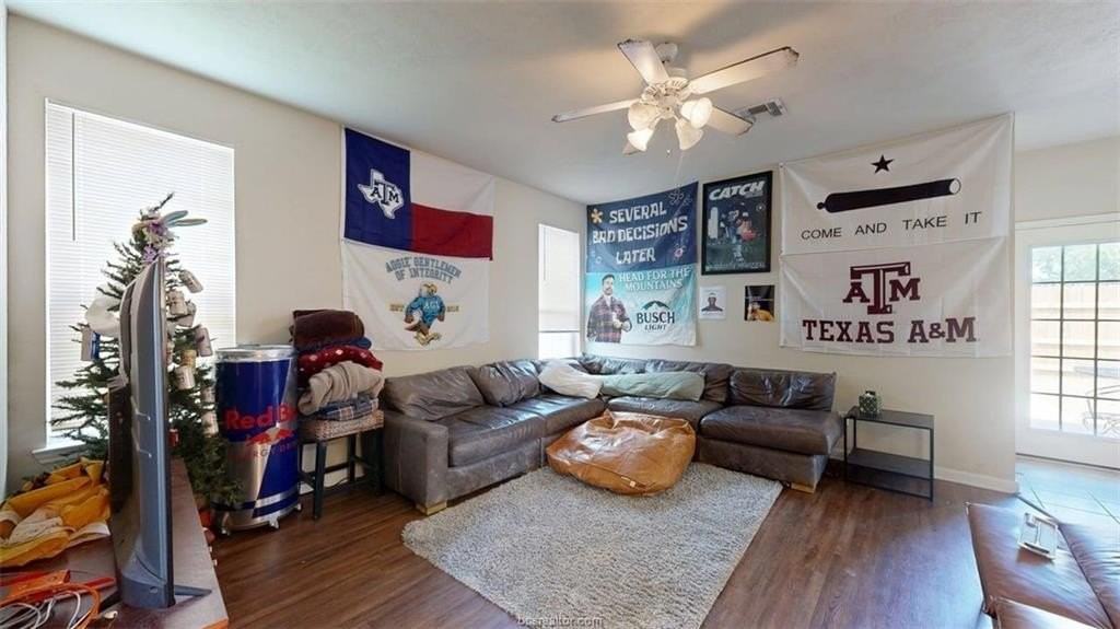 2933 Mclaren Dr - Photo 2 of 30