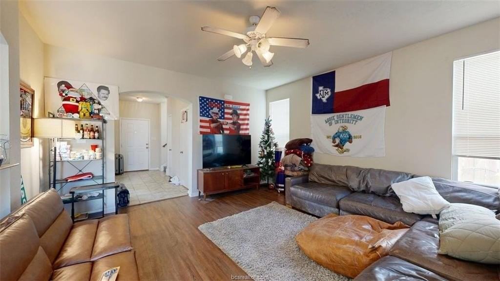 2933 Mclaren Dr - Photo 4 of 30