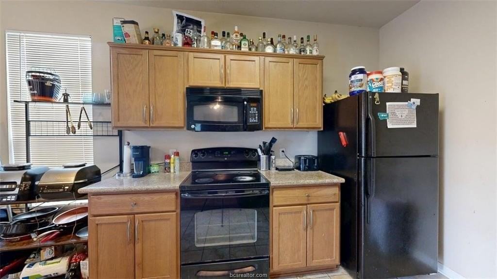 2933 Mclaren Dr - Photo 5 of 30