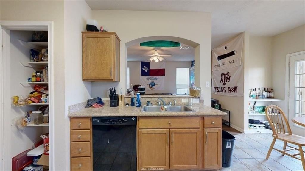 2933 Mclaren Dr - Photo 6 of 30