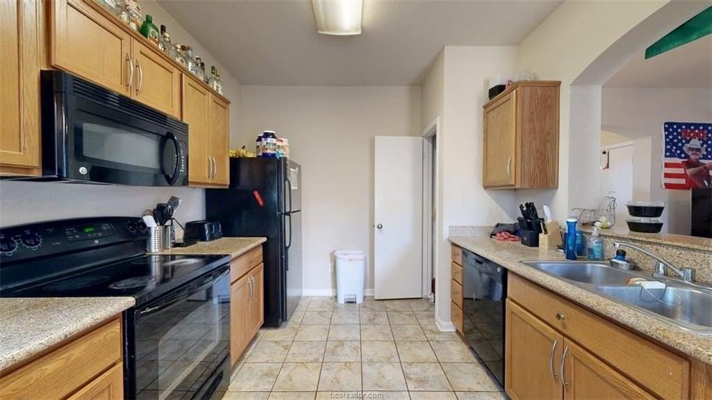 2933 Mclaren Dr - Photo 7 of 30