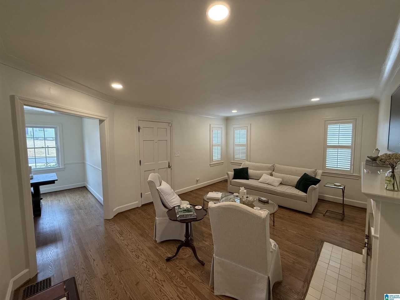 1848 Lancaster Rd - Photo 2 of 23