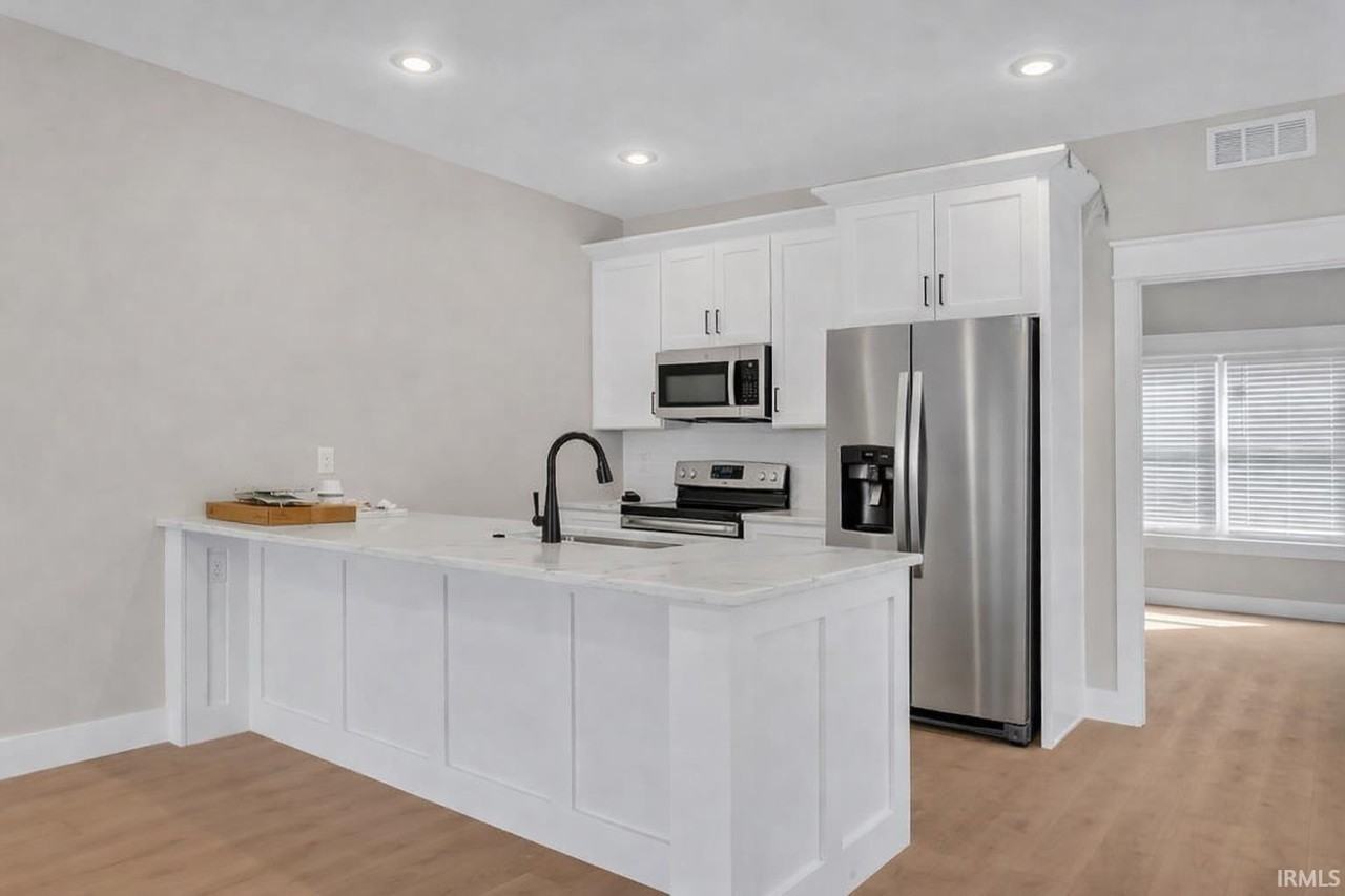 717 S Henderson St #1 - Photo 4 of 25