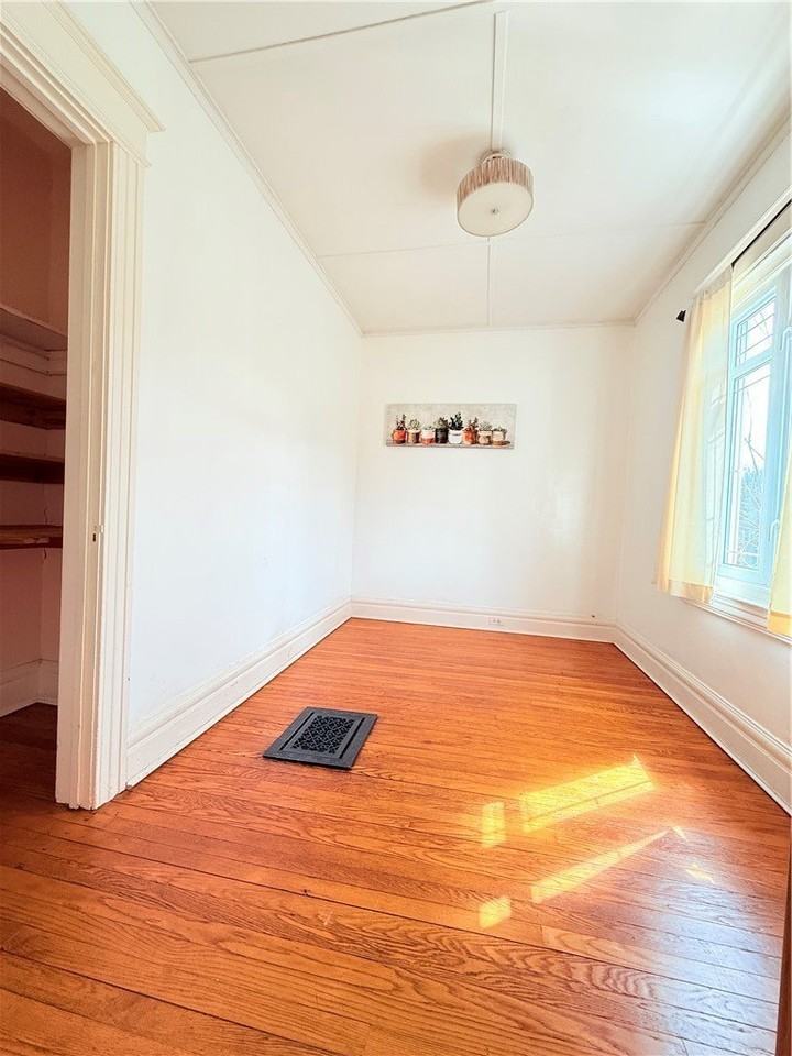 948 Monroe Ave - Photo 7 of 13