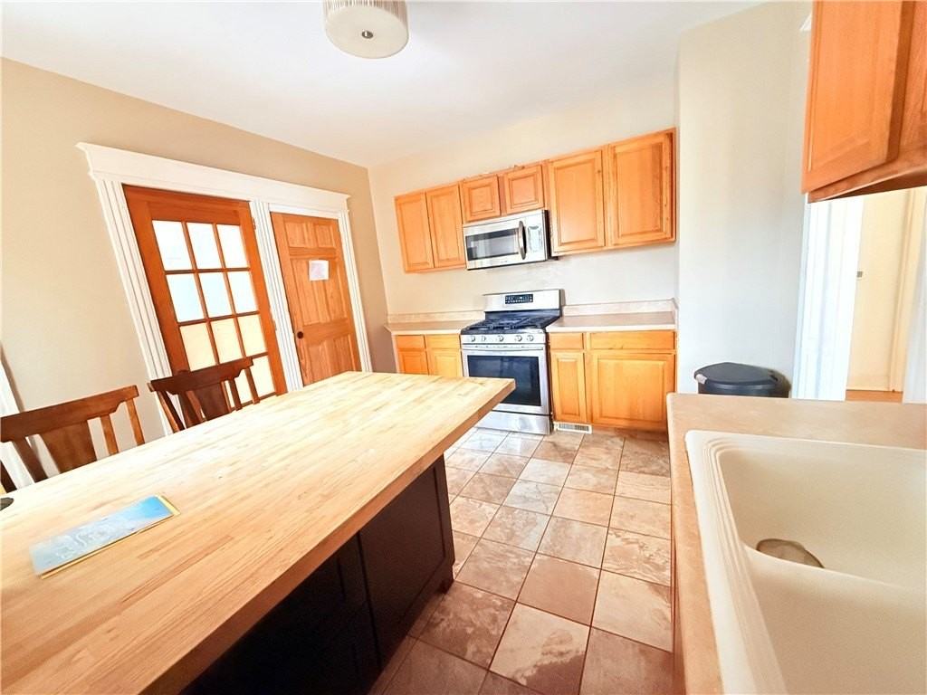 948 Monroe Ave - Photo 4 of 13
