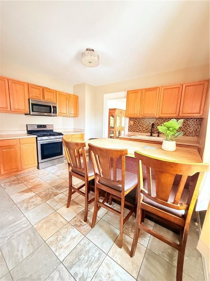 948 Monroe Ave - Photo 6 of 13