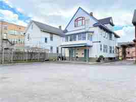 featured image of 948 Monroe Ave