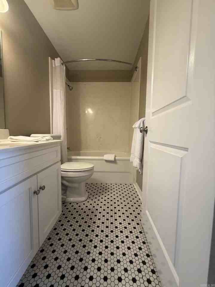 106 Madison Ave Ne - Photo 4 of 6