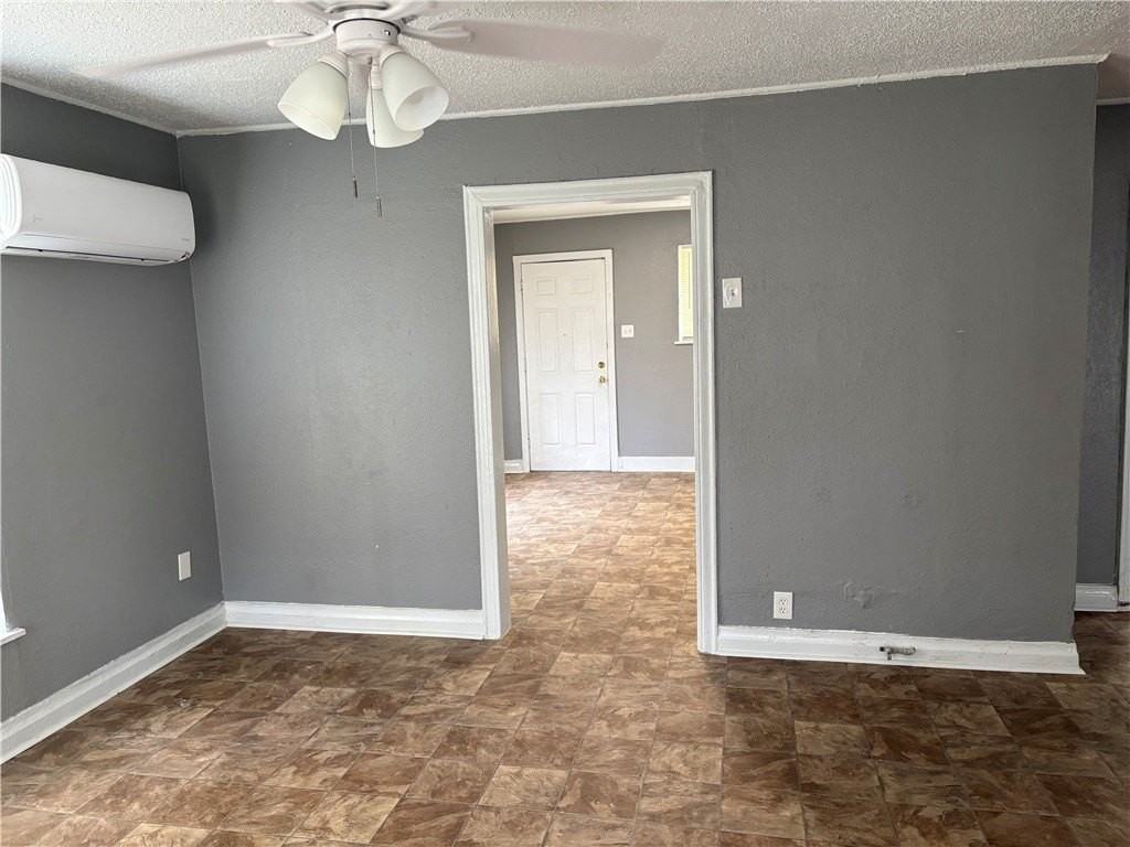 701 W Lakeside Dr - Photo 2 of 8