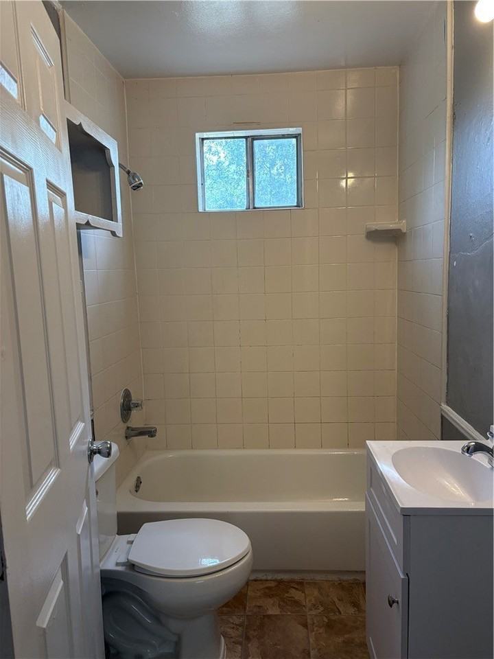 701 W Lakeside Dr - Photo 6 of 8