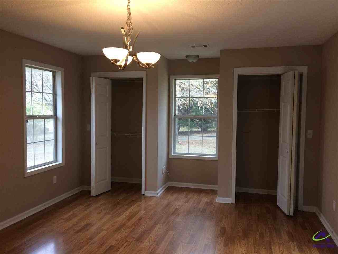 138 Salem Dr - Photo 2 of 19