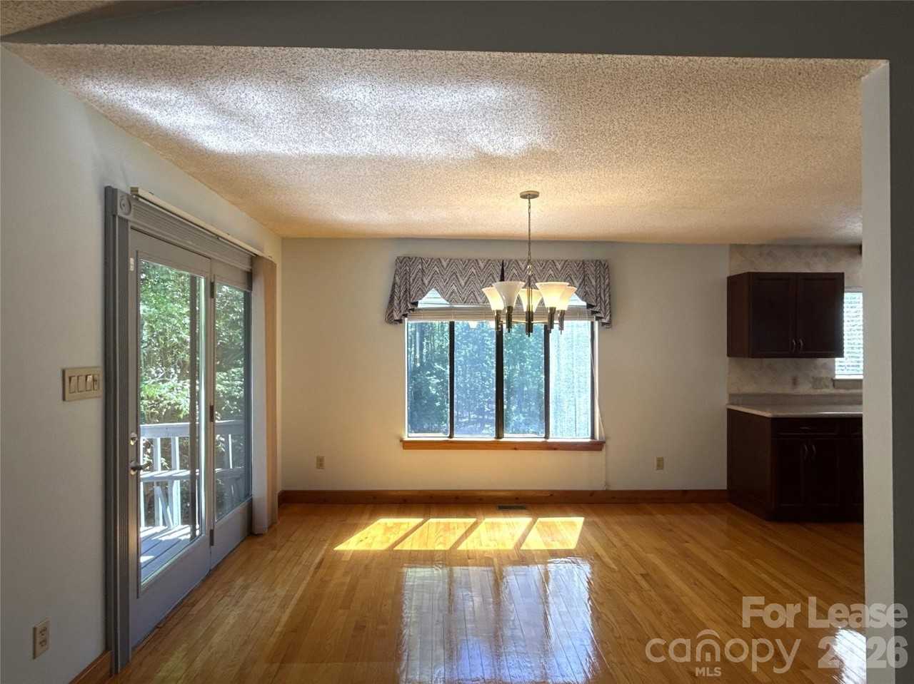 13930 Idlewild Rd - Photo 7 of 31