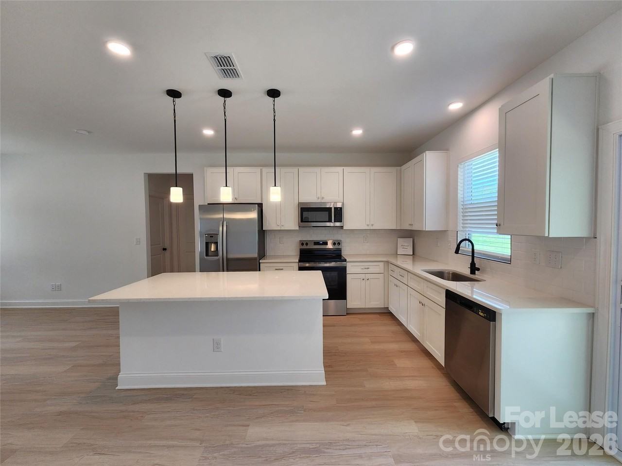 1021 Jerome St - Photo 5 of 19