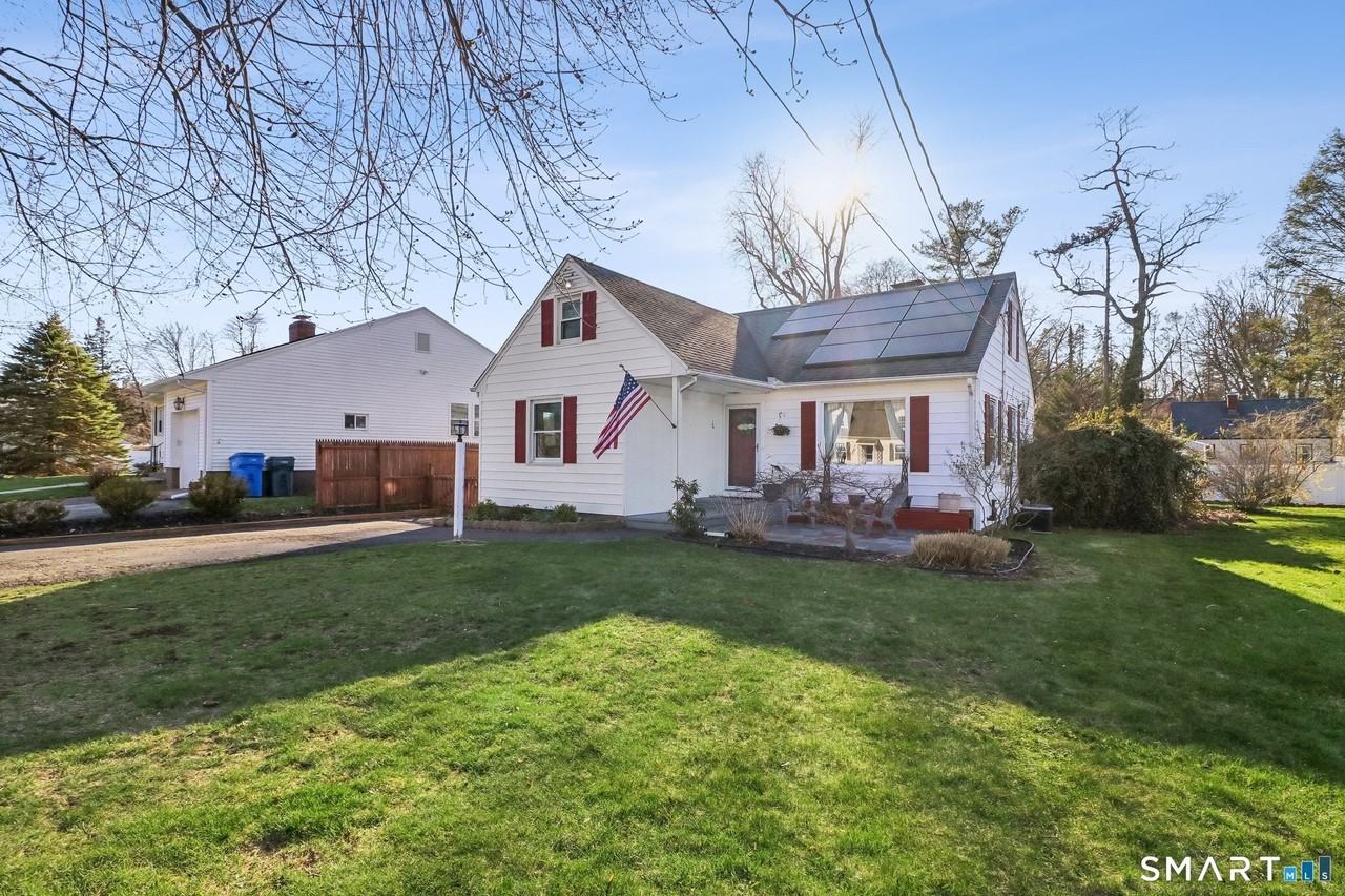 27 Melrose Ave - Photo 2 of 28