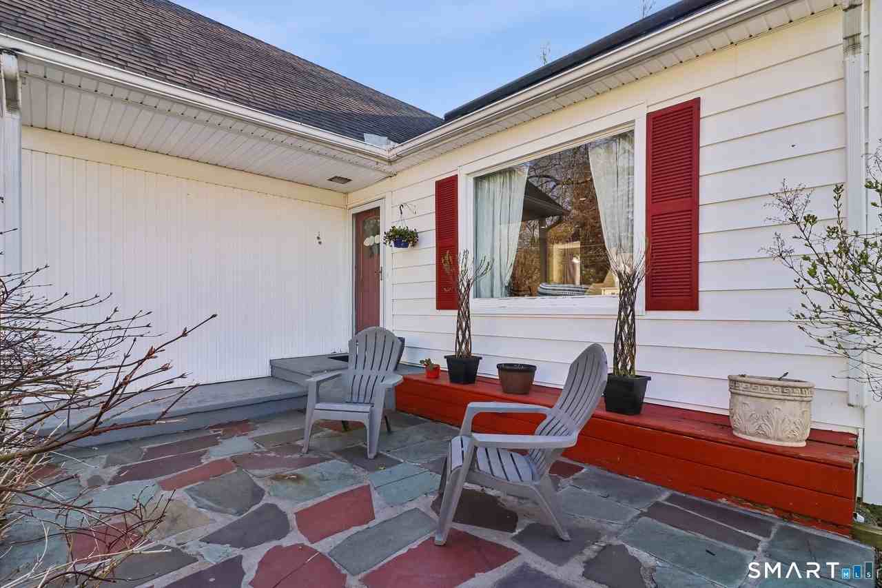 27 Melrose Ave - Photo 3 of 28