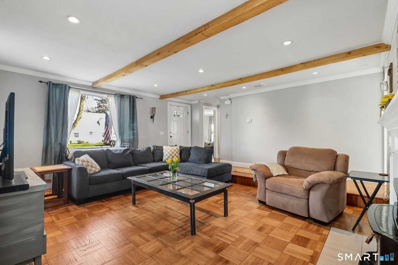 27 Melrose Ave - Photo 4 of 28