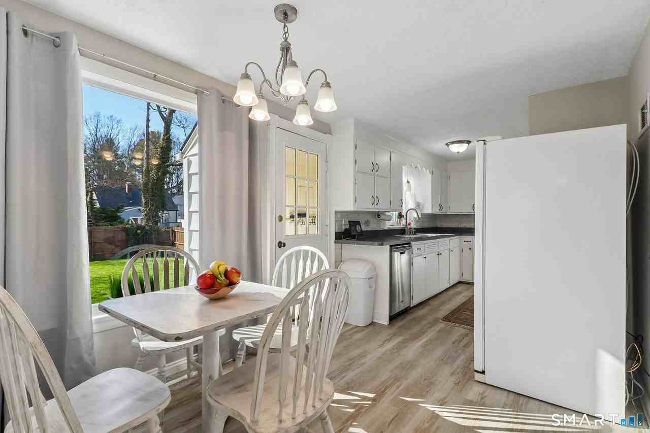 27 Melrose Ave - Photo 7 of 28