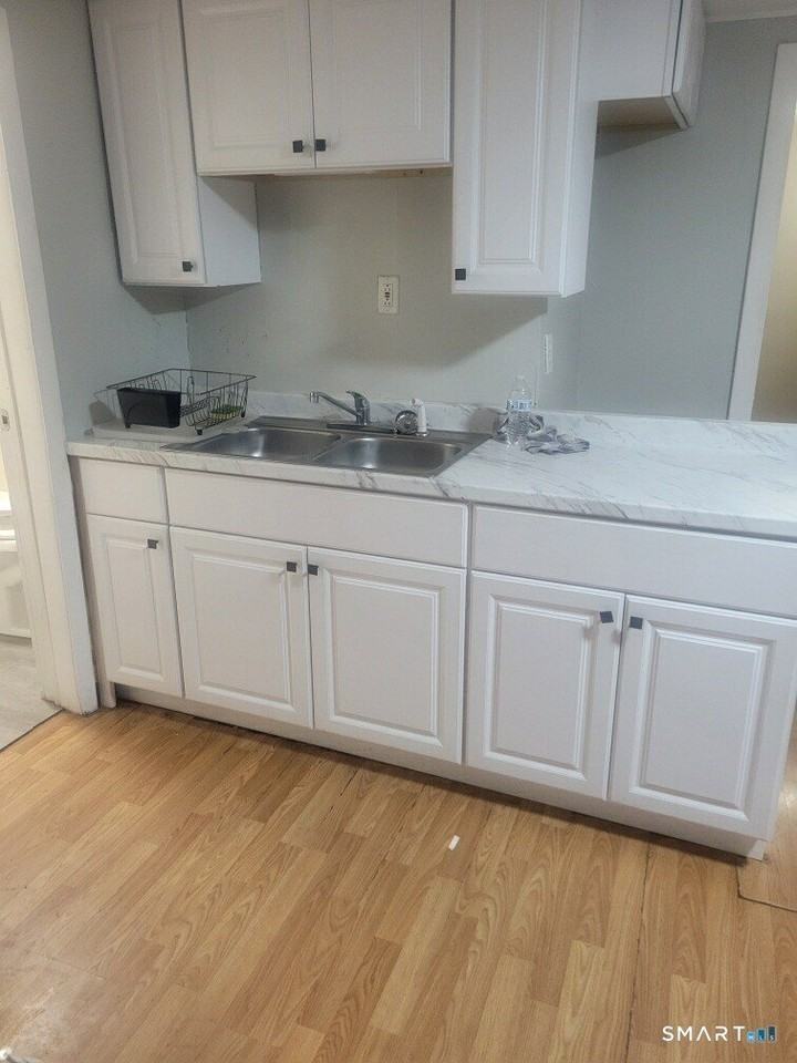 116 Springdale Ave 1st Fl - Photo 2 of 4