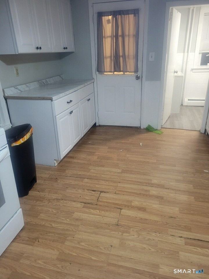 116 Springdale Ave 1st Fl - Photo 3 of 4