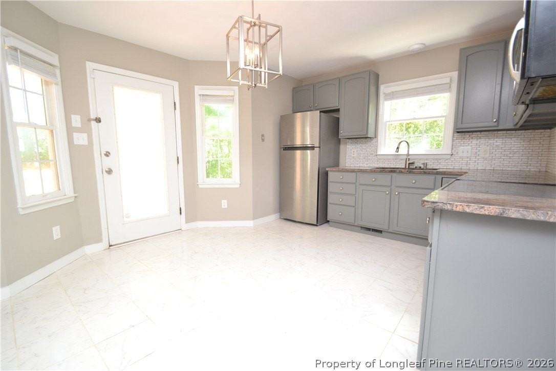 804 Curtiss Dr - Photo 5 of 36