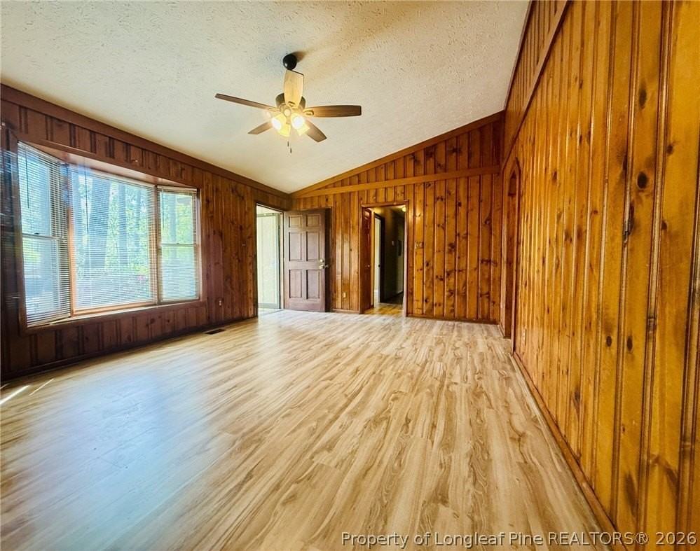 210 Tiverton St - Photo 4 of 17