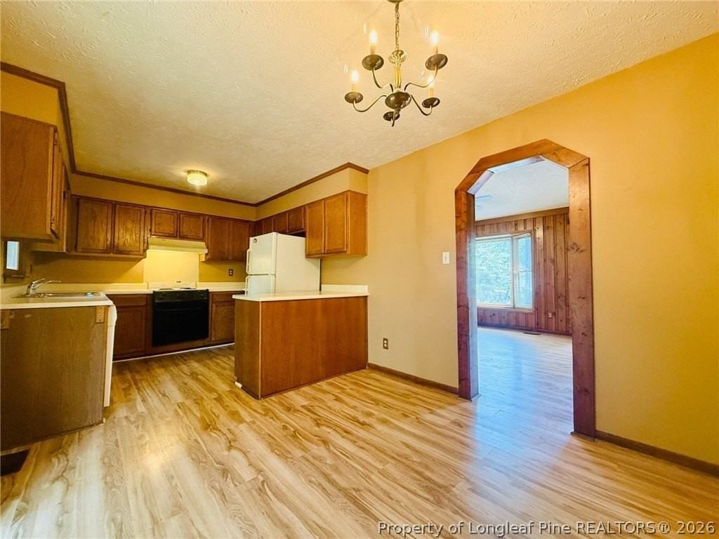 210 Tiverton St - Photo 6 of 17