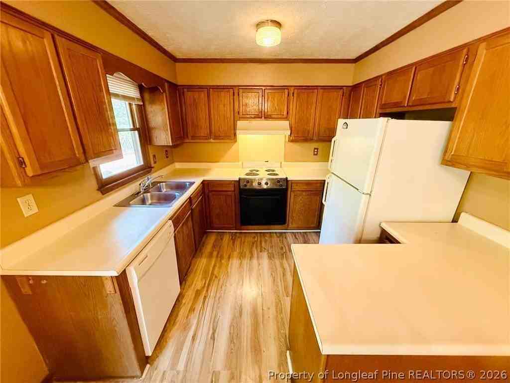 210 Tiverton St - Photo 7 of 17