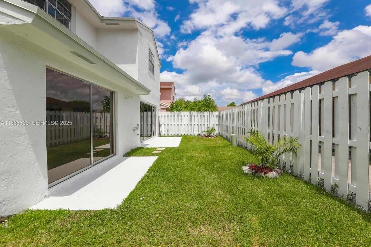 3749 Northwest 107th Way #3749 - Photo 4 of 9