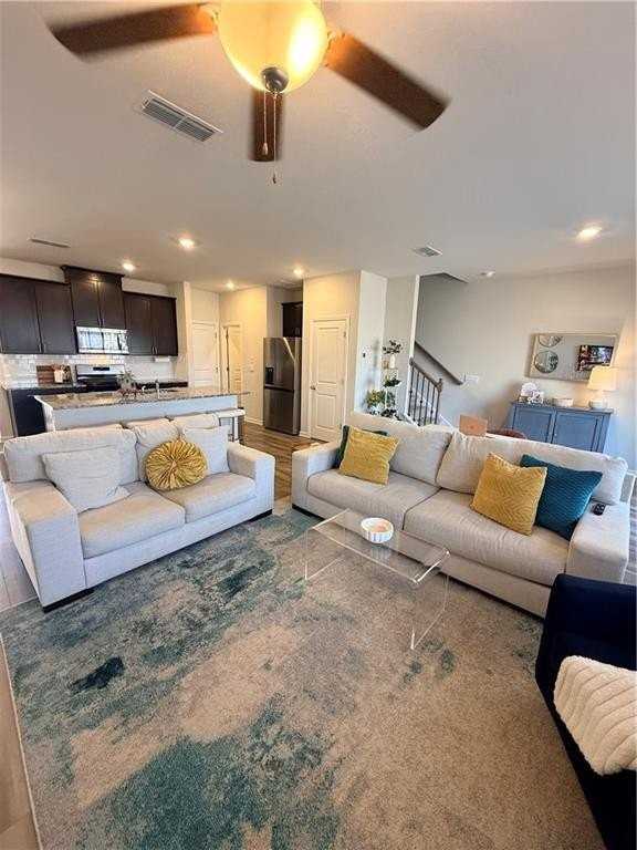 282 Timberland Ave - Photo 5 of 17