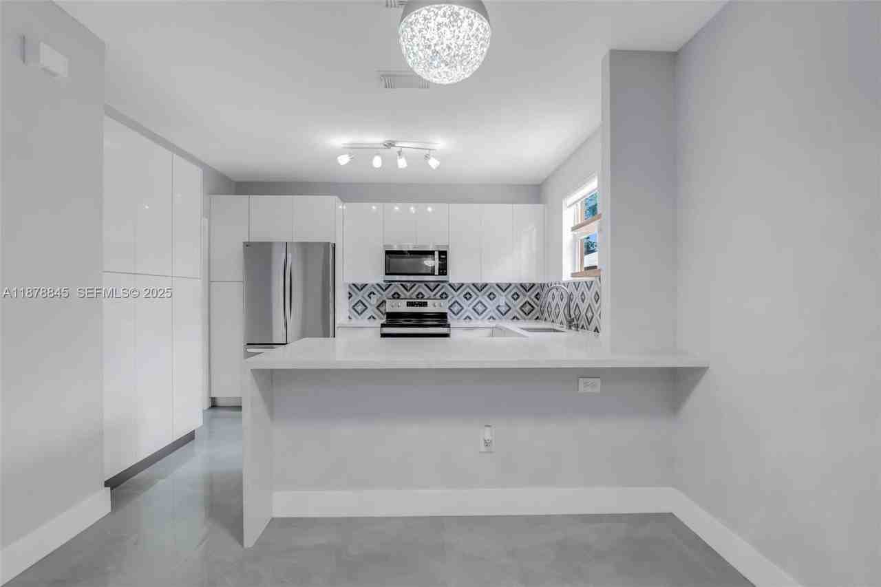 801 Northwest 134th Avenue - Photo 3 of 57