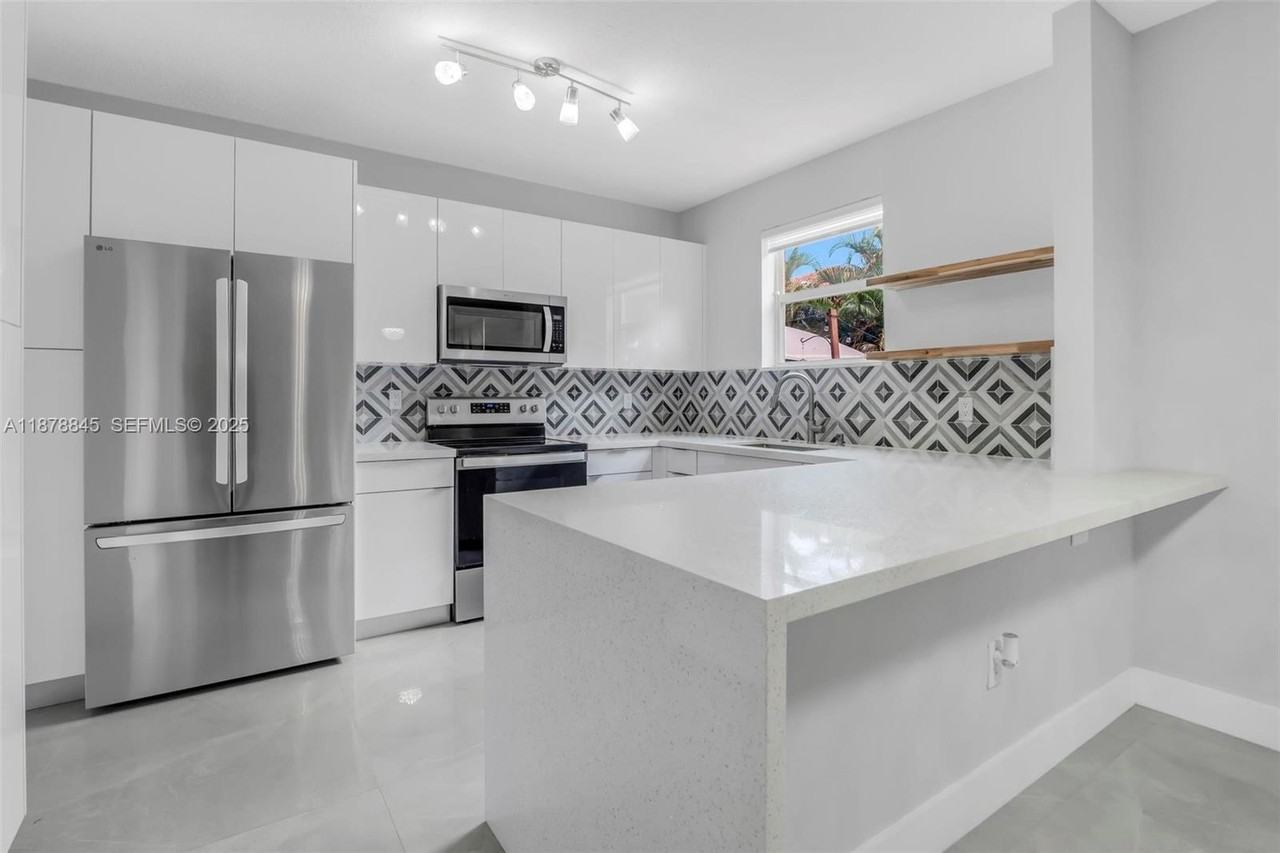 801 Northwest 134th Avenue - Photo 4 of 57