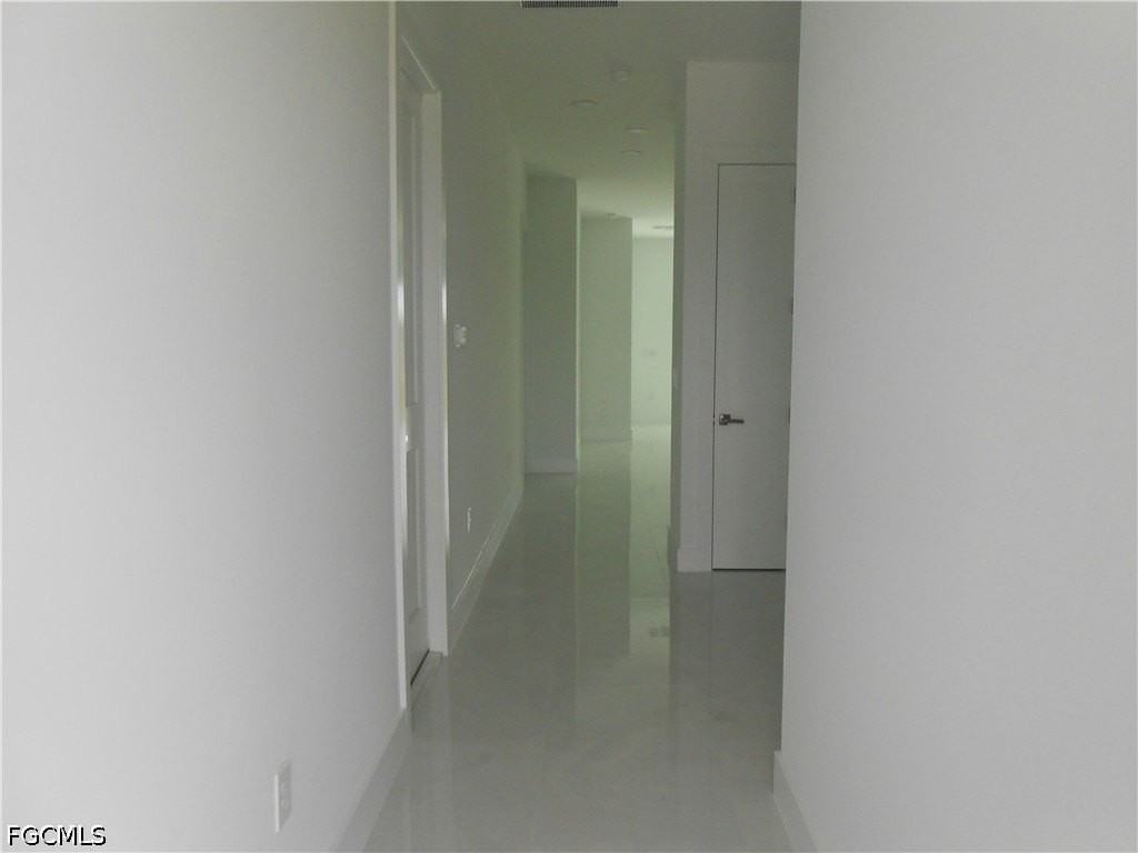 320 Poplar St - Photo 3 of 32