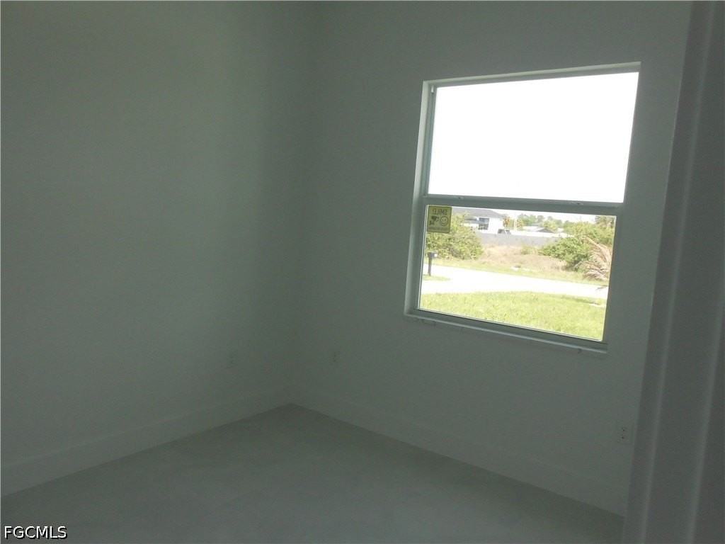 320 Poplar St - Photo 4 of 32