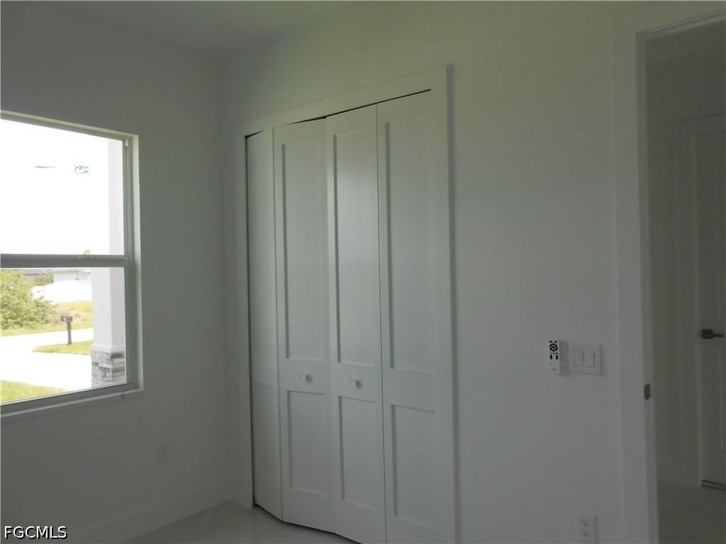 320 Poplar St - Photo 5 of 32