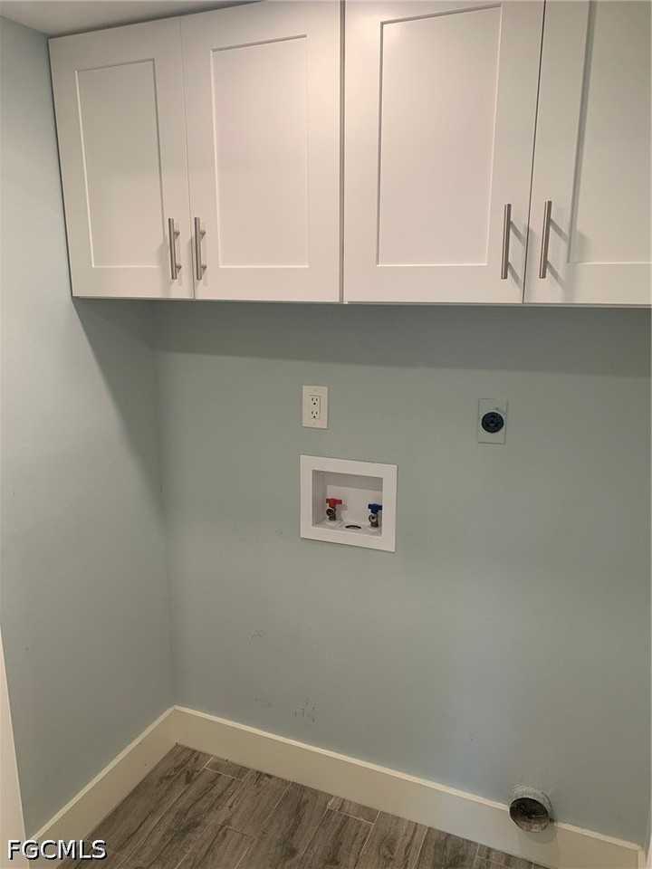 8849 Somerset Blvd - Photo 7 of 32