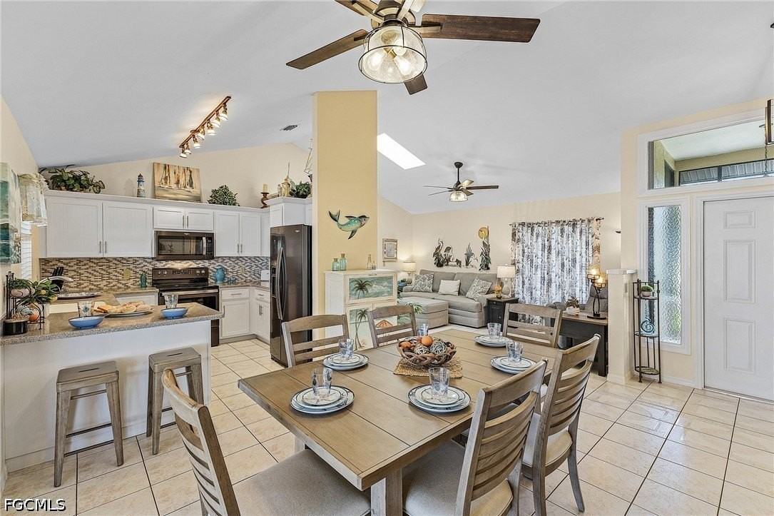 1409 Sw 1st Pl - Photo 3 of 35