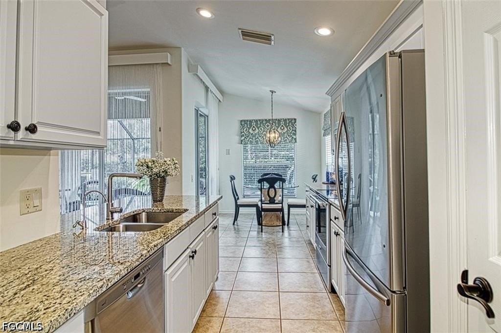 10072 Oakhurst Way - Photo 7 of 26