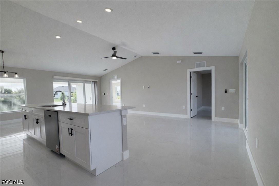 111 Nw 19th Pl - Photo 5 of 19